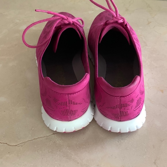 SOLD. Cole Haan Zerogrand Perforated Trainer - Picture 2 of 5